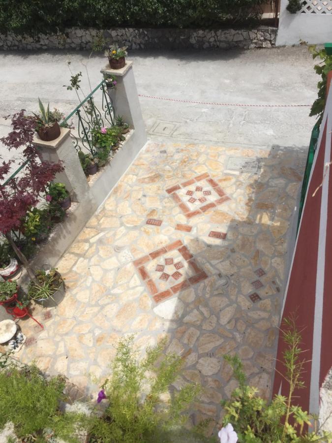 Vintage House For Rent 60M From Sea Lägenhet Baška Voda Exteriör bild