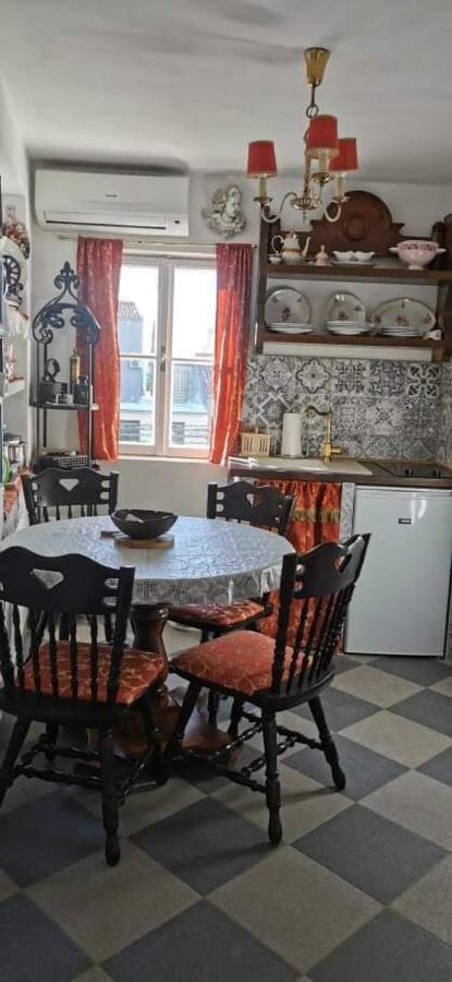 Vintage House For Rent 60M From Sea Lägenhet Baška Voda Exteriör bild